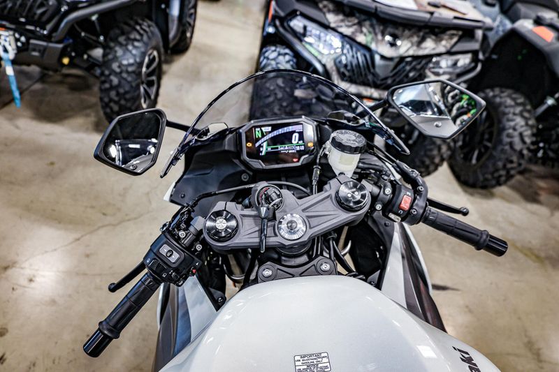 New 2025 Kawasaki NINJA ZX6R ABS Image 13