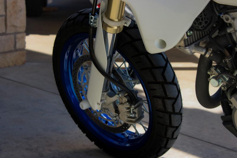 2023 Suzuki DRZ400SM BASE WHITE Image 14