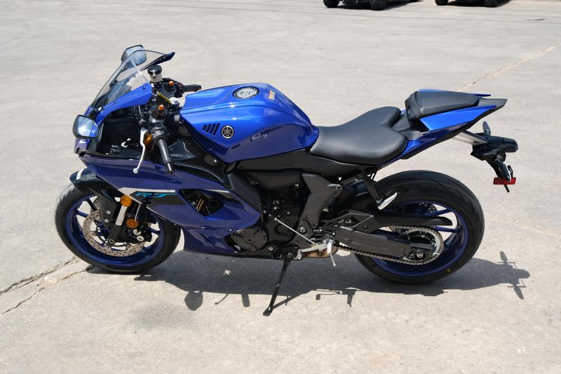 2025 Yamaha YZFR7 TEAM BLUE Image 6