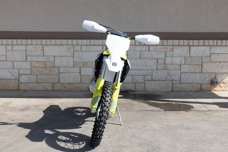 2024 HUSQVARNA TX 300 in a WHITE exterior color. Family PowerSports (877) 886-1997 familypowersports.com 