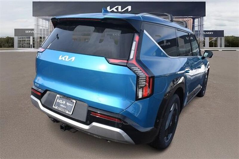 2025 Kia EV9 LandImage 3