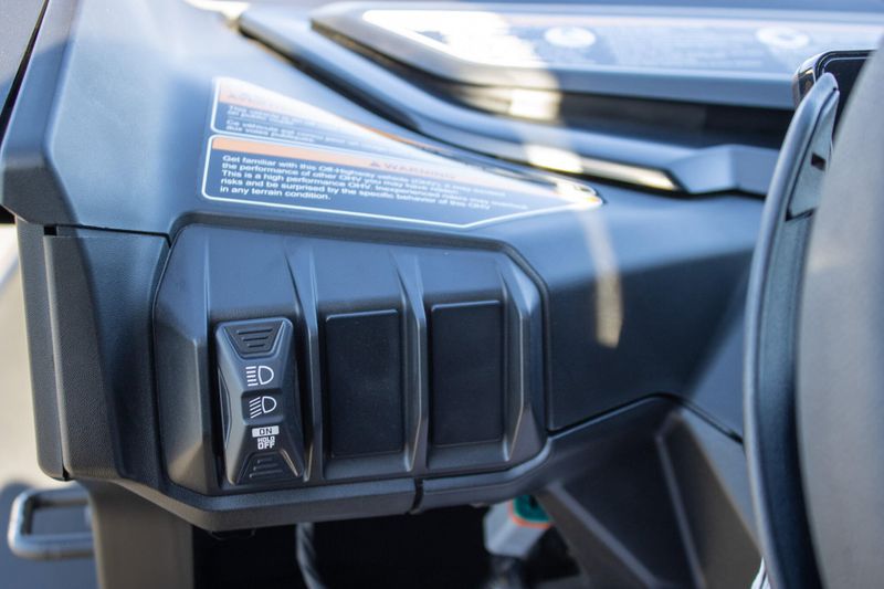 NEW 2026 CAN-AM MAVERICK R MAX X WITH SMARTSHOX 999T DCT Image 32