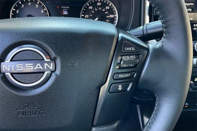Used 2025 Nissan Frontier SVImage 19