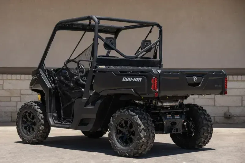 2025 Can-Am DEFENDER DPS HD10 STEALTH BLACKImage 4