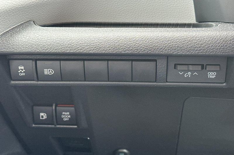 New 2026 Toyota Sienna LEImage 30