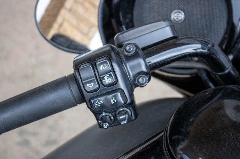 USED 2019 HARLEY STREET GLIDE SPECIAL Image 14