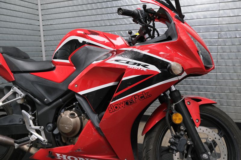 USED 2017 HONDA CBR300R Image 12