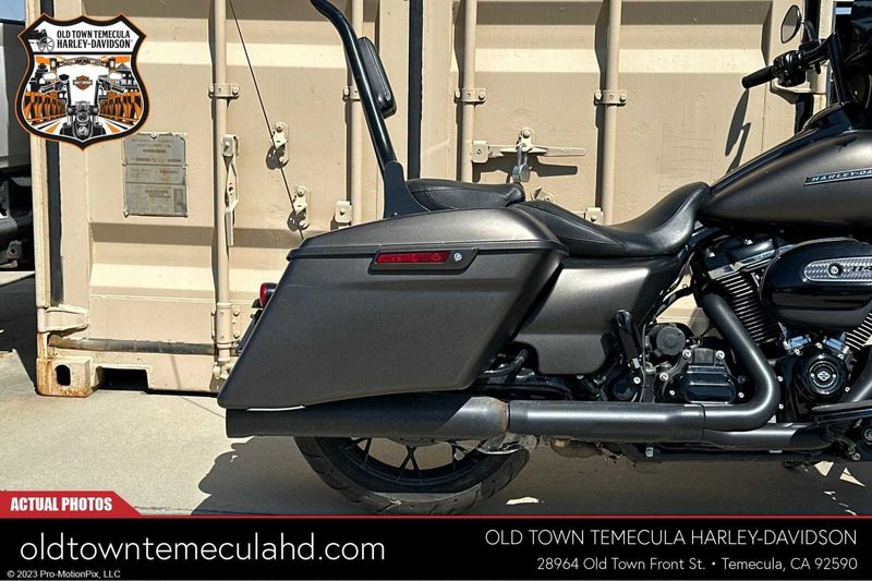 2020 Harley-Davidson Street Glide in a RVR RCK GRY DNM exterior color. BMW Motorcycles of Temecula – Southern California (951) 506-6903 bmwmotorcyclesoftemecula.com 