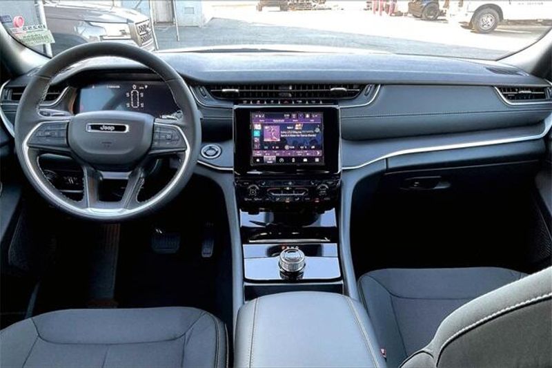 New 2025 Jeep Grand Cherokee L Laredo 4x4Image 4