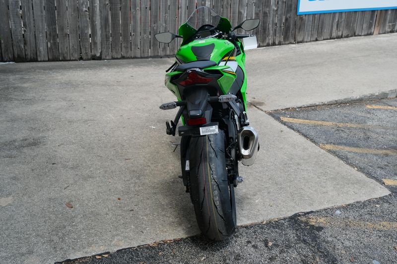 2025 Kawasaki NINJA ZX10R KRT EDITION LIME GREEN AND EBONY AND PEARL BLIZZARD WHITE Image 6