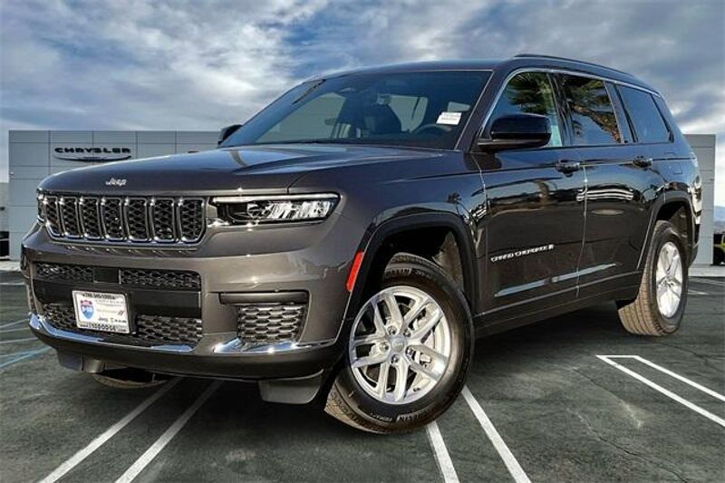 New 2025 Jeep Grand Cherokee L Laredo 4x4Image 1