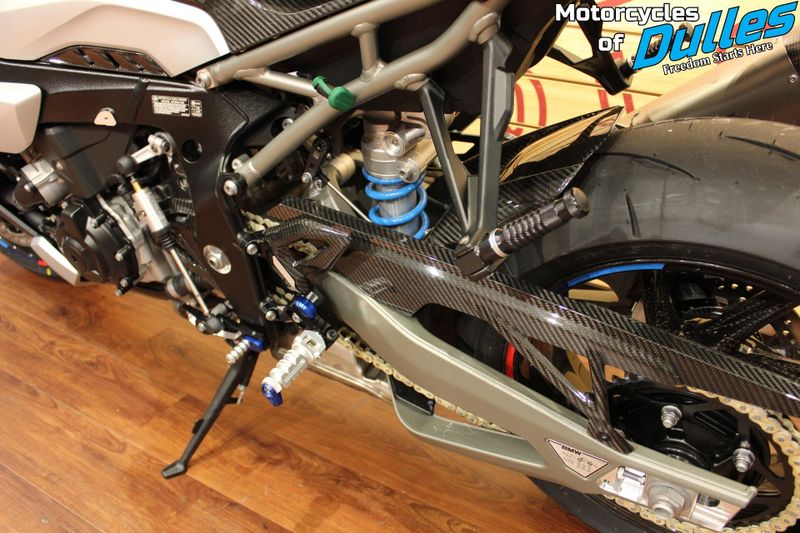 2025 BMW M1000R Image 17