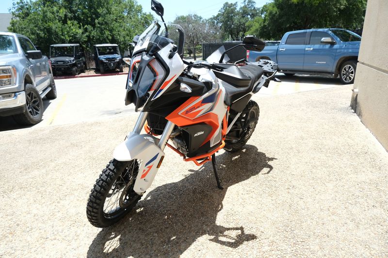 2024 KTM 1290 SUPER ADVENTURE R OT WHITEImage 7