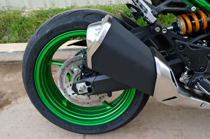 NEW 2025 KAWASAKI Z900 SE ABS Image 21