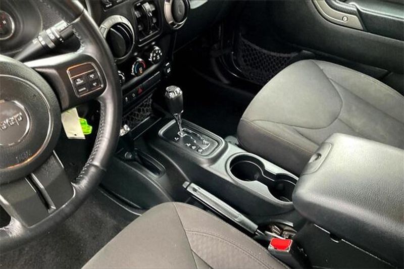 2017 Jeep Wrangler Unlimited Sport photo 17