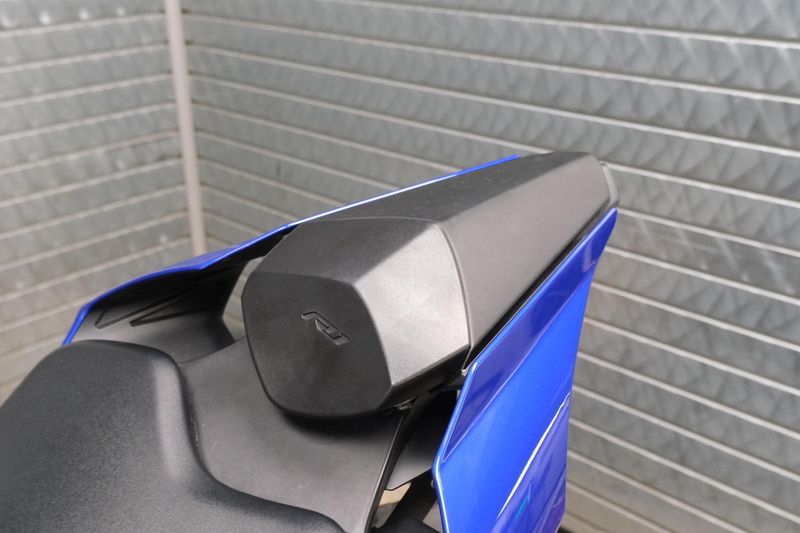 USED 2018 YAMAHA YZF-R1 Image 17