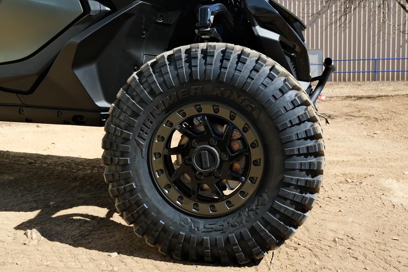 NEW 2026 CAN-AM MAVERICK R MAX X RC WITH SMARTSHOX 999T DCT Image 17