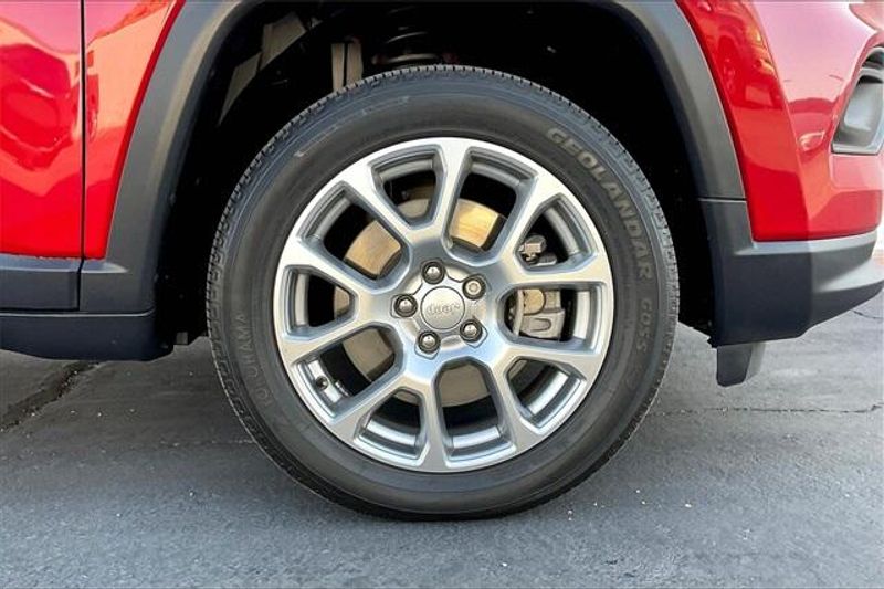 2023 Jeep Compass Latitude LuxImage 8