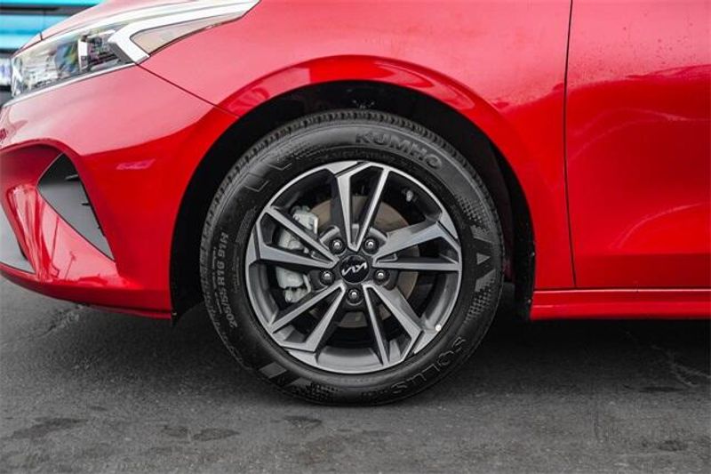 Used 2023 Kia Forte LXSImage 11