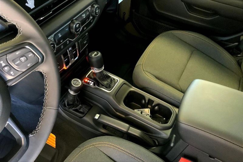 2025 Jeep Wrangler Unlimited Sport S photo 7