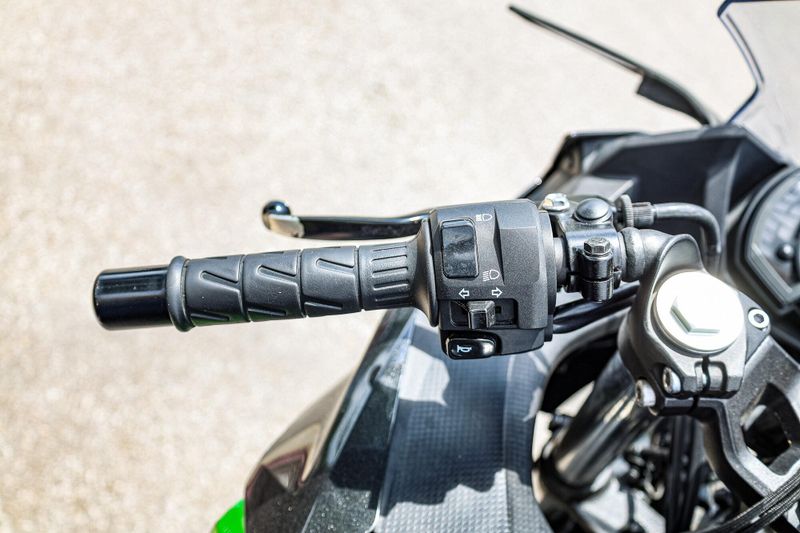 2023 Kawasaki NINJA 400 ABS Image 2