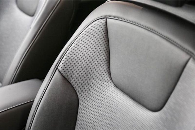New 2025 Kia Niro SXImage 11