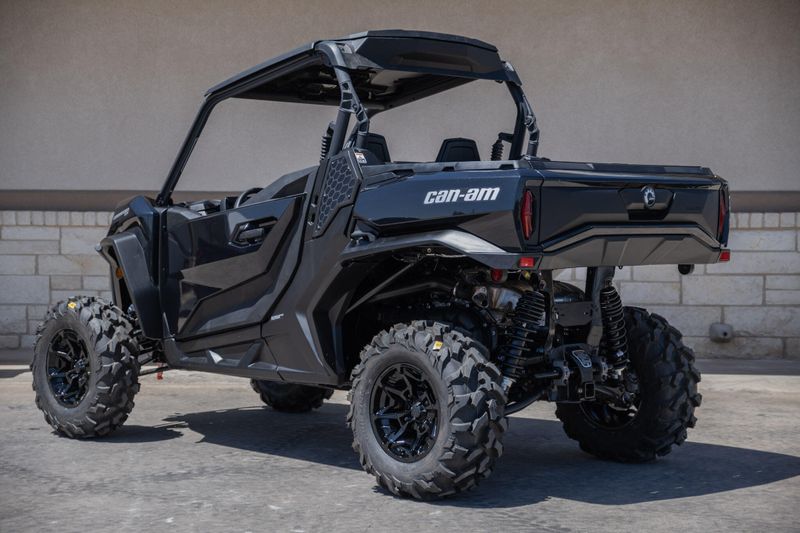 2025 Can-Am COMMANDER XT 700 TRIPLE BLACKImage 5