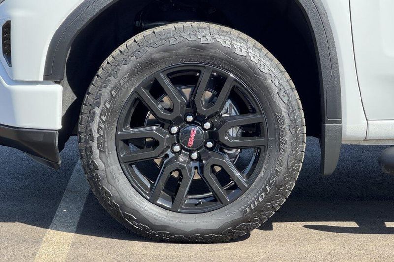 Used 2025 GMC Sierra 1500 ElevationImage 22