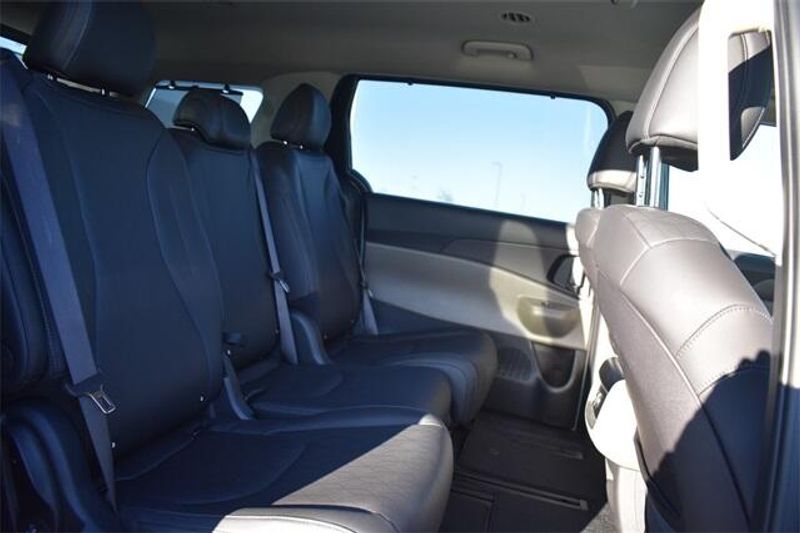 New 2025 Kia Carnival Hybrid EXImage 15