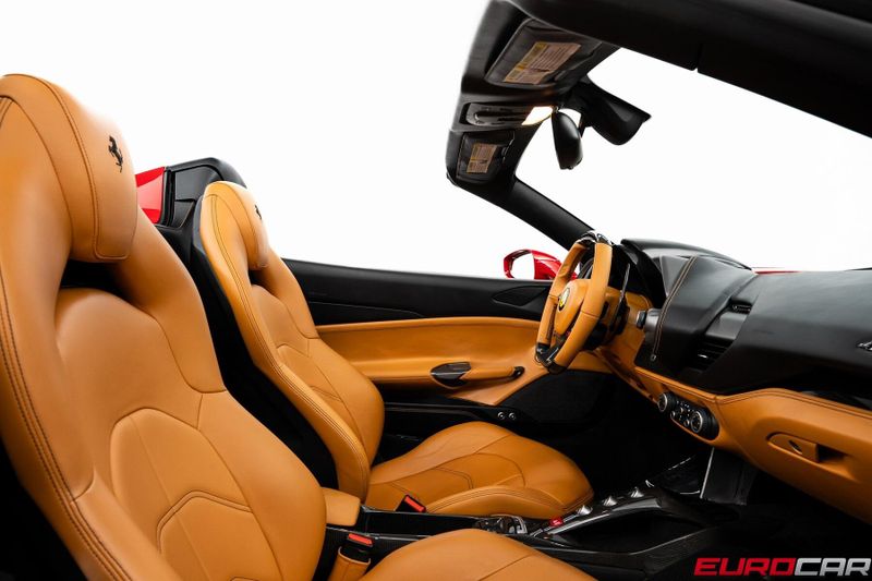 2017 Ferrari 488 Spider *CARBON INTERIOR * IMMACULATE CONDITION*Image 38