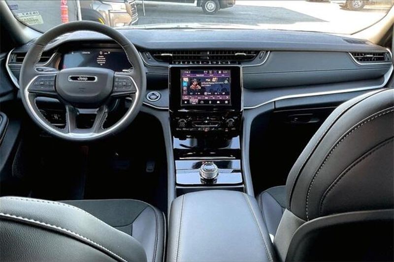 New 2025 Jeep Grand Cherokee Altitude 4x2Image 4