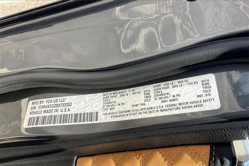 New 2025 Jeep Grand Cherokee L Summit 4x4Image 15