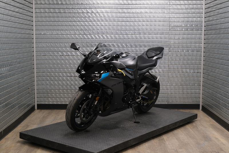 USED 2025 KAWASAKI NINJA ZX6R ABS Image 7