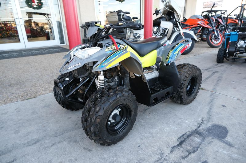 2019 Polaris OUTLAW 50 AVALANCHE GREYLIME SQUEEZEImage 24