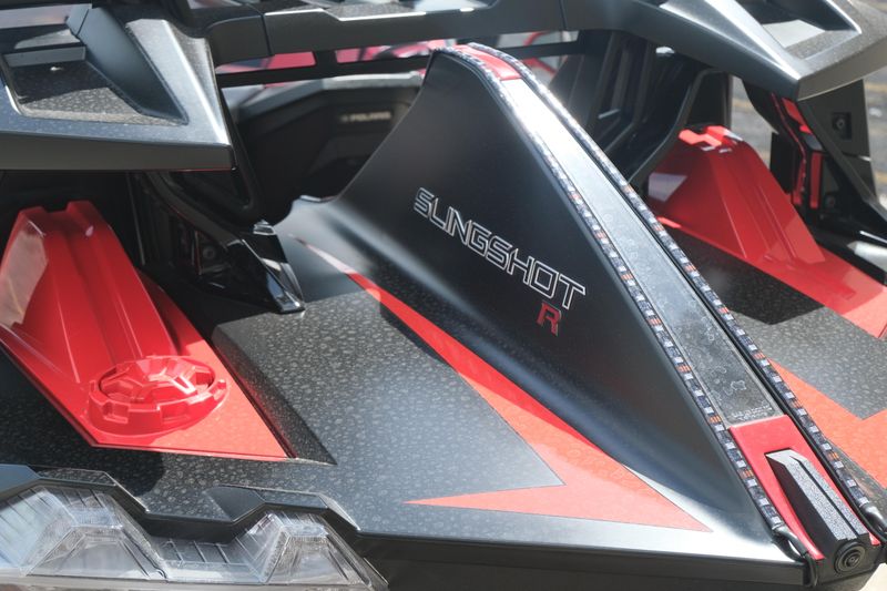 2020 Polaris SLINGSHOT R BLACK AND RED Image 12