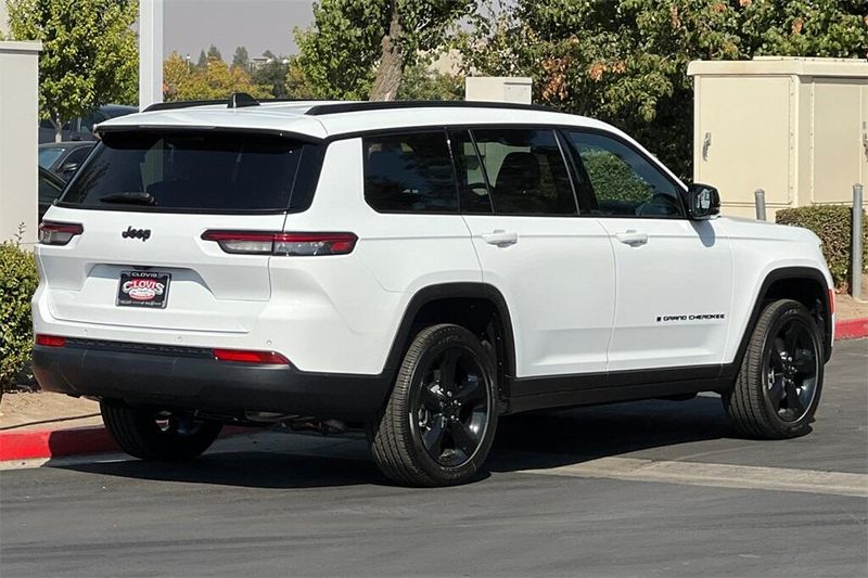 2025 Jeep Grand Cherokee Altitude photo 4