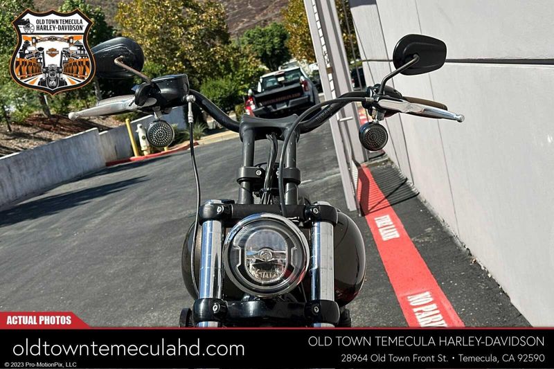 2022 Harley-Davidson Softail in a Black exterior color. BMW Motorcycles of Temecula – Southern California (951) 506-6903 bmwmotorcyclesoftemecula.com 