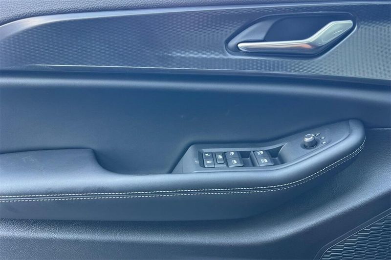 2025 Jeep Grand Cherokee Altitude photo 11