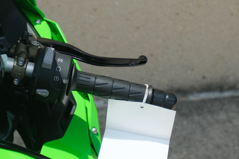 2025 Kawasaki NINJA ZX10R KRT EDITION LIME GREEN AND EBONY AND PEARL BLIZZARD WHITE Image 15