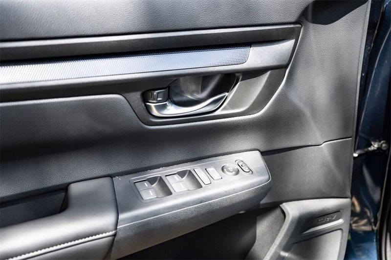 2025 Honda CR-V LX photo 13