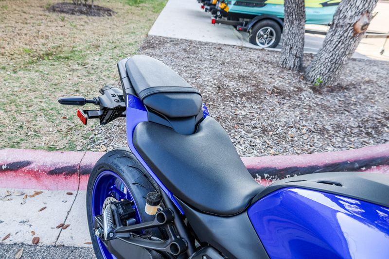 NEW 2025 YAMAHA MT07 Image 3