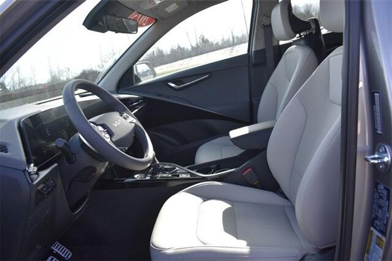 New 2025 Kia Niro EX TouringImage 22