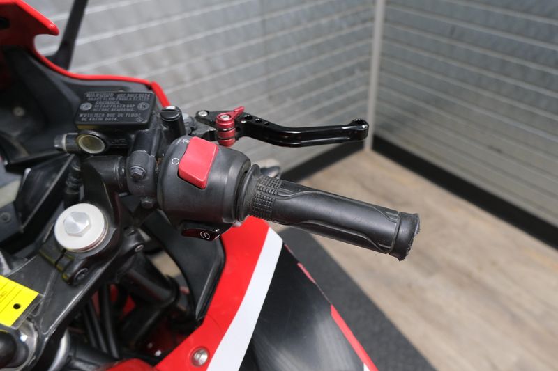 USED 2017 HONDA CBR300R Image 15