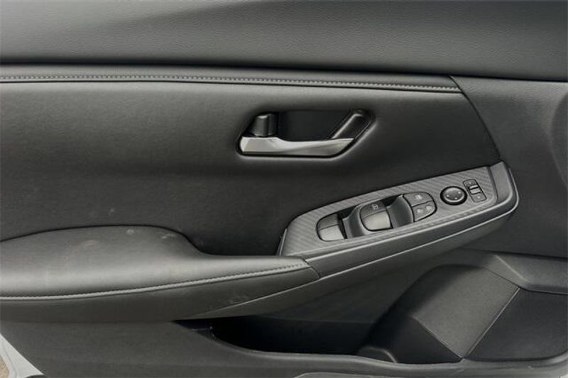 New 2025 Nissan Sentra SVImage 8
