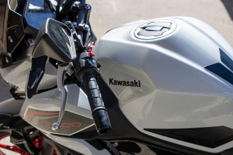 NEW 2026 KAWASAKI Z500 SE ABS Image 16