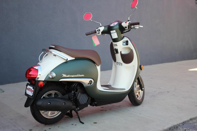 2024 Honda Metropolitan Image 4