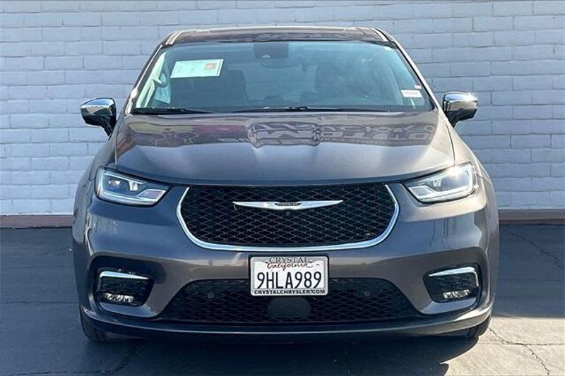 2023 Chrysler Pacifica Hybrid LimitedImage 2