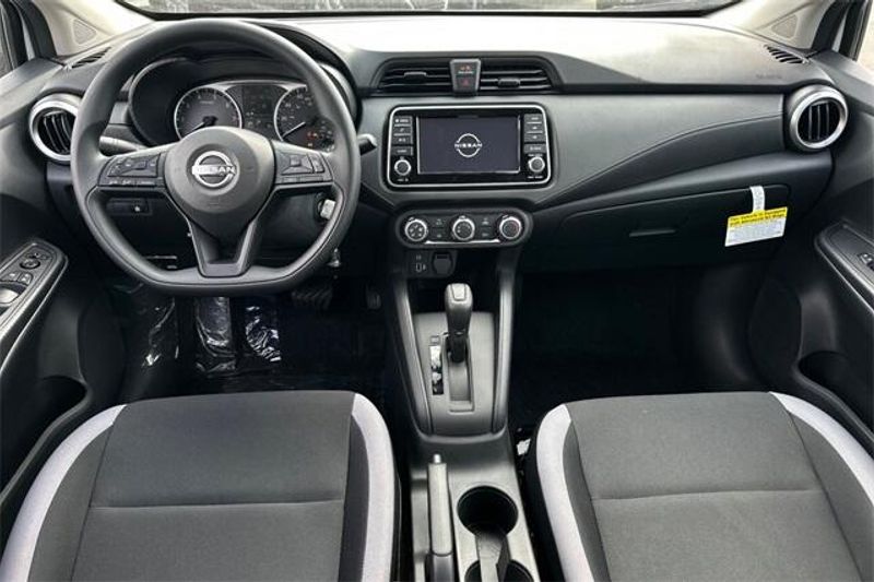 New 2025 Nissan Versa 1.6 SImage 10
