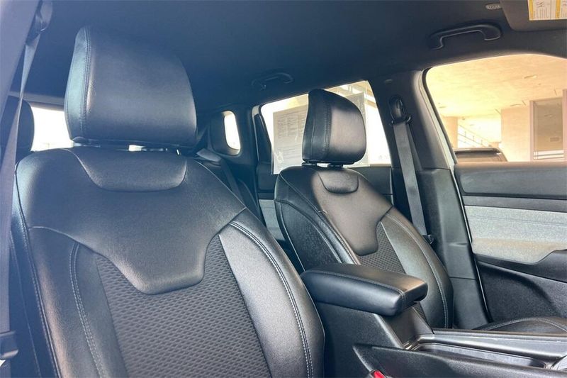 2024 Jeep Compass Latitude photo 17