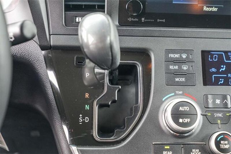 Used 2017 Toyota Sienna SEImage 20